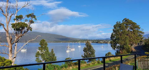 The Beach House- Private Jacuzzi And Wood Fire! - VIC Tourism 3