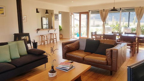 The Harvest, Ese Vineyard Cottage - VIC Tourism 1