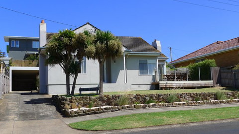 BEACHPOINT COTTAGE - VIC Tourism 0