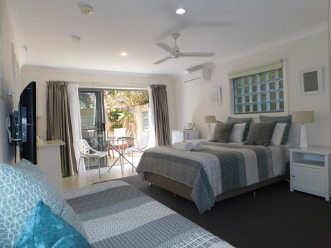 Beachport Bed & Breakfast - VIC Tourism 3