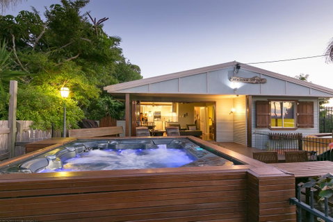 Beachside Cottages - VIC Tourism 0