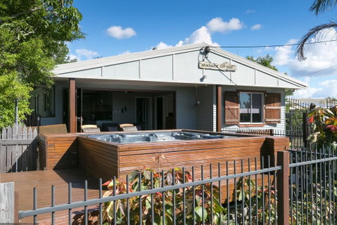 Beachside Cottages - VIC Tourism 1