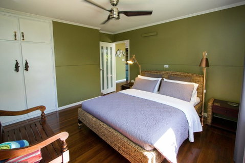 Beachside Cottages - VIC Tourism 3