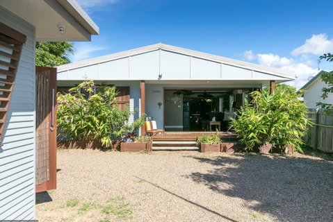 Beachside Cottages - VIC Tourism 2