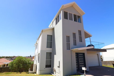 Beachside Oasis - VIC Tourism 0