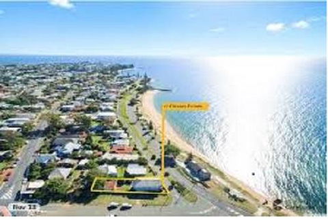 Beachside Queenslander - VIC Tourism 0