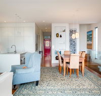Beautiful Renovated Home With Water Views and Yard - VIC Tourism