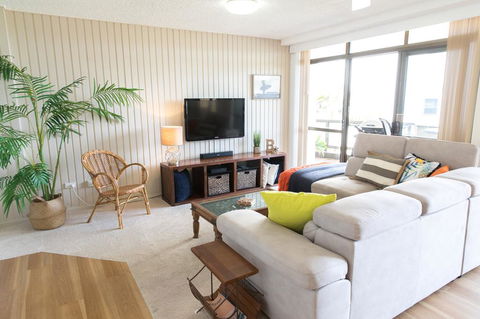 Beauty At The Beach - Modern Beachfront Apartment - VIC Tourism 3