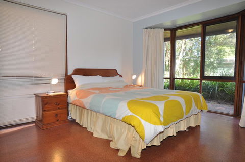 BEECHWOOD - SURF SIDE - VIC Tourism 1
