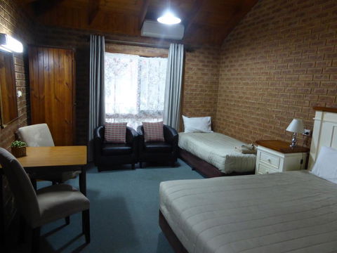 Beechworth Carriage Motor Inn - VIC Tourism 1
