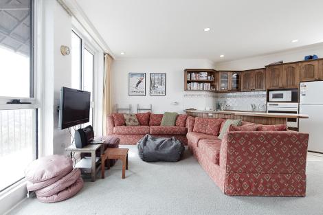 Beehive 14 - VIC Tourism 0