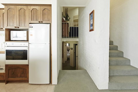 Beehive 14 - VIC Tourism 1