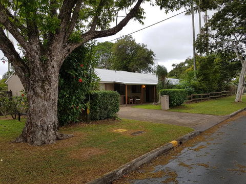 Beerwah House - VIC Tourism 0