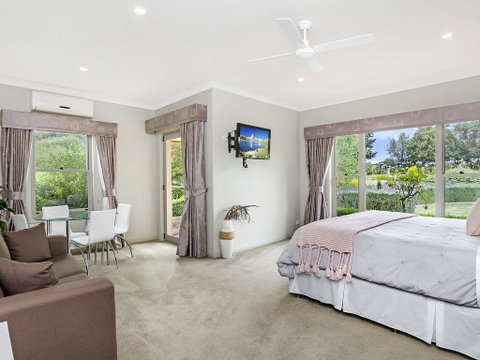 BEL MIREN - ESSINGTON - VIC Tourism 1