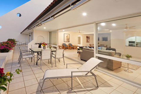 Bella Azure Two Bedroom Two Bathroom Spacious Ocean-view Apartment With Golf Buggy - VIC Tourism 2