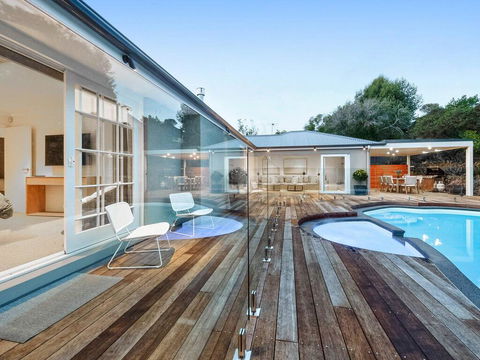 Bella Casa - Luxury Boutique Holiday Home With Heated Pool! - VIC Tourism 2