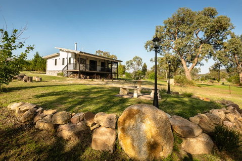 Bella Vista Stanthorpe - VIC Tourism 0