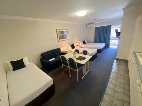 Benson Court Motel - VIC Tourism 1