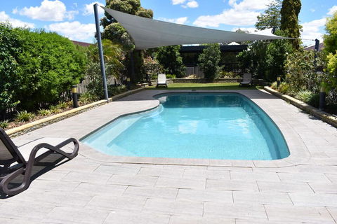 Best Western Plus All Settlers Motor Inn - VIC Tourism 3