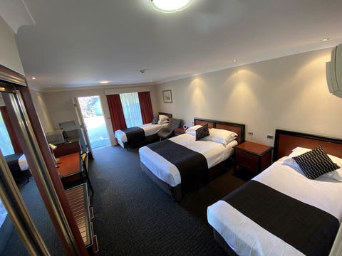 Best Western Plus All Settlers Motor Inn - VIC Tourism 1