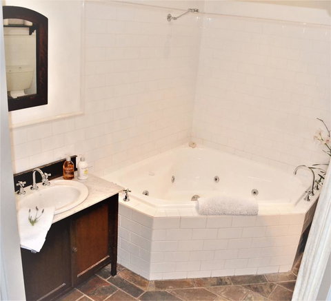 Bindley House B&B Cottage - VIC Tourism 1