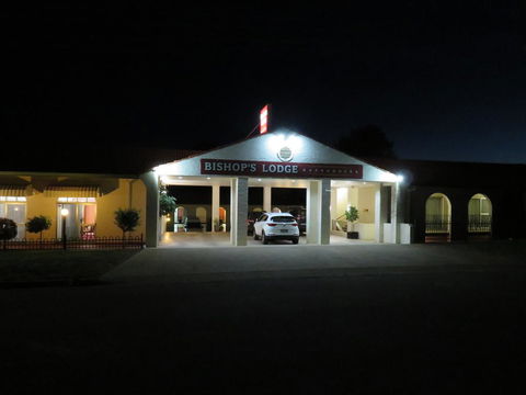 Bishops Lodge Narrandera - VIC Tourism 1