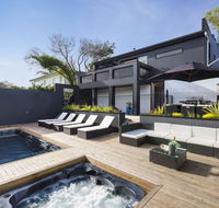 Blairgowrie Oasis Luxury retreat with spapool fireplace golf putting green - VIC Tourism
