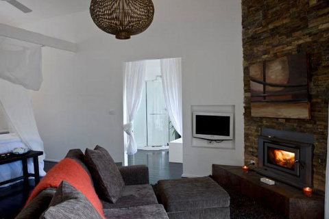 Blue Cliffs Retreat - VIC Tourism 1