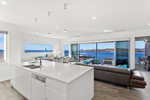Blue Water Splendour - Infinity Pool And Amazing Views!! - VIC Tourism 3