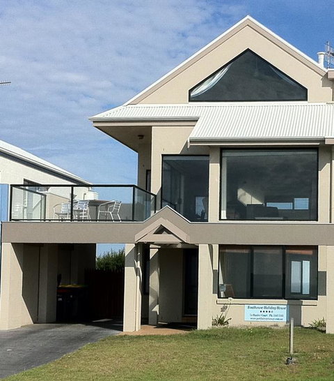 Boathouse Holiday House - VIC Tourism 3