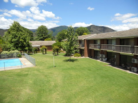 Bogong View Motor Inn - VIC Tourism 0