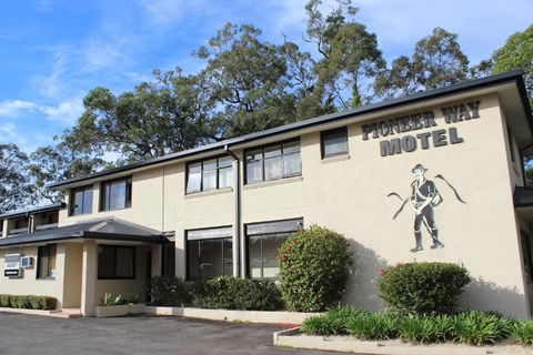 The Pioneer Way Motel - VIC Tourism 1