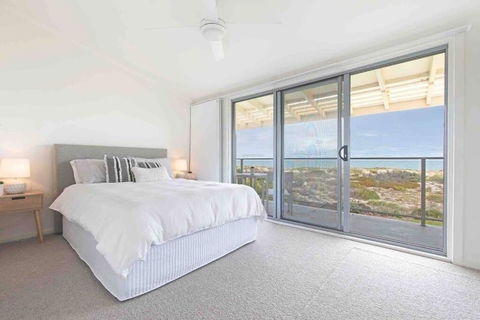 THE SHORE- Absolute Beachfront Holiday House - VIC Tourism 0