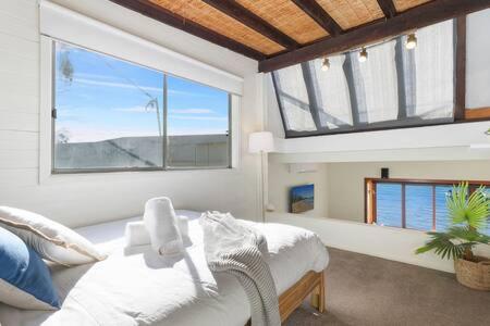 Waterfront Scotland Island Holiday Home - Family & Pet Friendly - 3 Bedrooms - Wifi - Netflix - Private Jetty - VIC Tourism 3