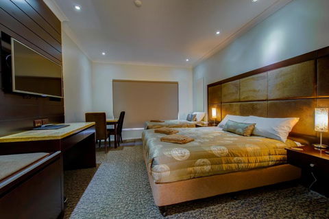 Western Downs Motor Inn - VIC Tourism 3