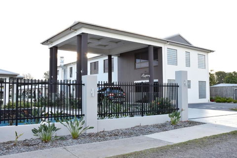 Western Downs Motor Inn - VIC Tourism 0