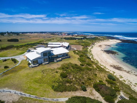 Wytonia Beachfront Accommodation - VIC Tourism 0