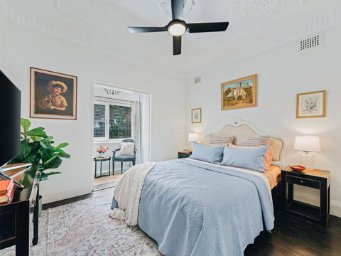 XQ Collection Jaques La Maison - VIC Tourism 0