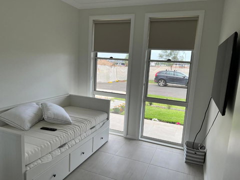 Affordable Semi Rural Stay - VIC Tourism 0