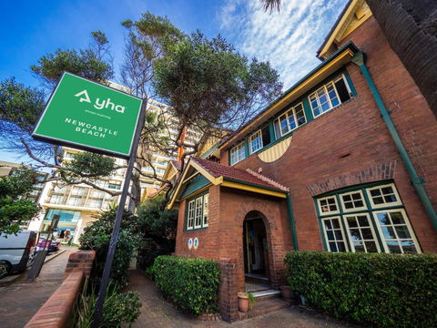 YHA Newcastle Beach - VIC Tourism 0