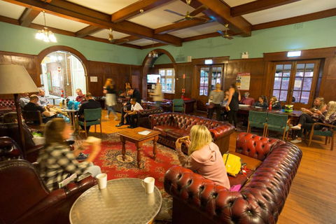 YHA Newcastle Beach - VIC Tourism 3