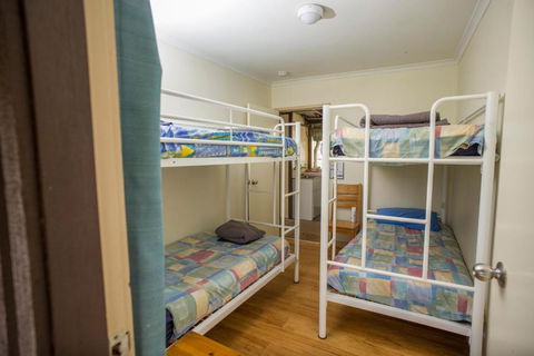 YHA Pittwater Eco, Sydney - VIC Tourism 1