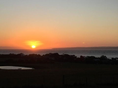 YOLO- Beach-house Views, Near Penguins, Nbn! - VIC Tourism 3