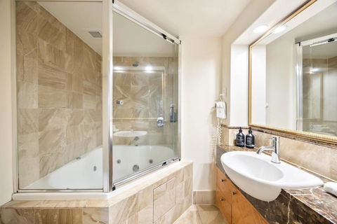 ZANZ205- Exclusive Outdoor Spa With Ocean Glimpses - VIC Tourism 3