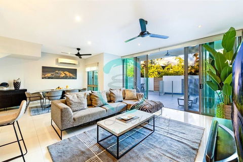 ZEN ARCTIC Luxury 2-Story T/House + Pool & Markets - VIC Tourism 0