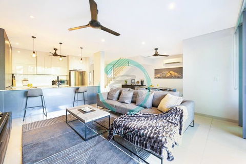 ZEN ARCTIC Luxury 2-Story T/House + Pool & Markets - VIC Tourism 1