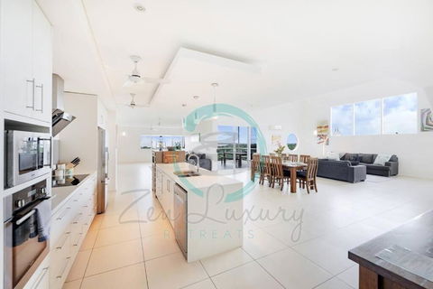 ZEN LUXURY: 2-Story 4-BR Penthouse In Darwin City With Mindal Markets & Harbour Views - VIC Tourism 2