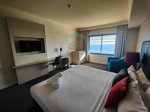 ZEN88 ESPLANADE: Hotel Suite W/ Ocean/Sunset Views - VIC Tourism 0