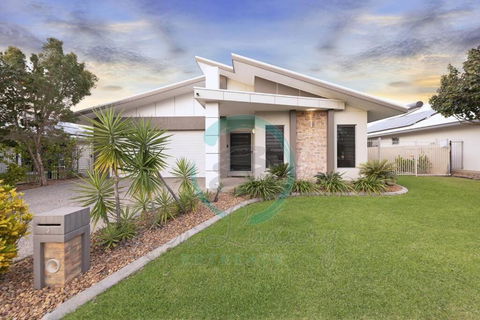 Zenhouse: 4BR Stylish Work/Family Home In Muirhead - VIC Tourism 0