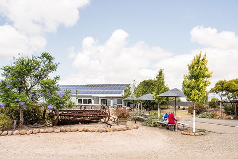 Heritage, Wine & Gin Tours - VIC Tourism 5
